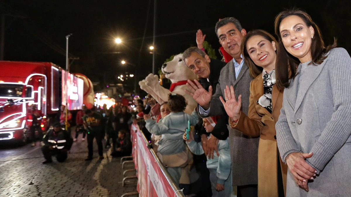 Boletín de prensa 027. CONVIVEN NIÑAS Y NIÑOS DEL SMDIF CON SANTA CLAUS Y SUS DUENDES DE LA CARAVANA COCA-COLA