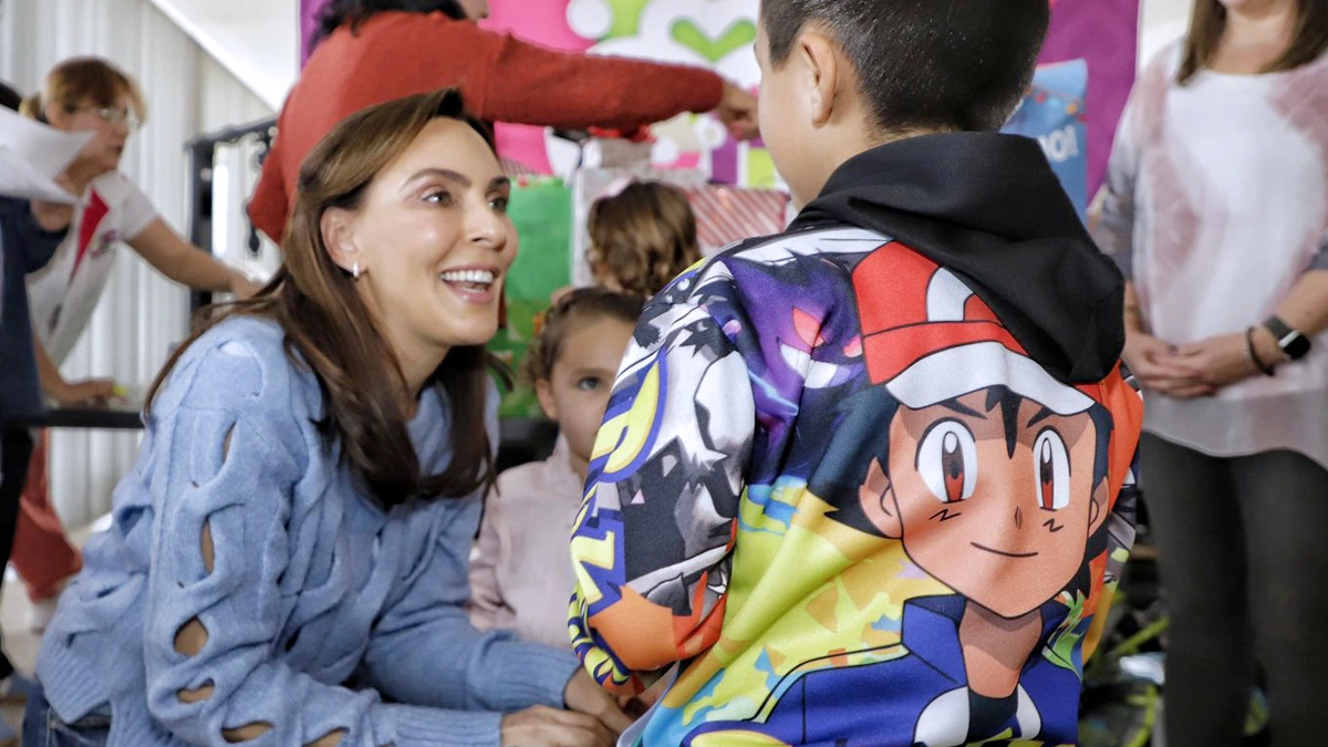 Boletín de prensa 038. REGALA MARIELISE BUDIB SUEÑOS E ILUSIONES CON ENTREGA DE JUGUETES A NIÑOS Y NIÑAS DEL CMERI