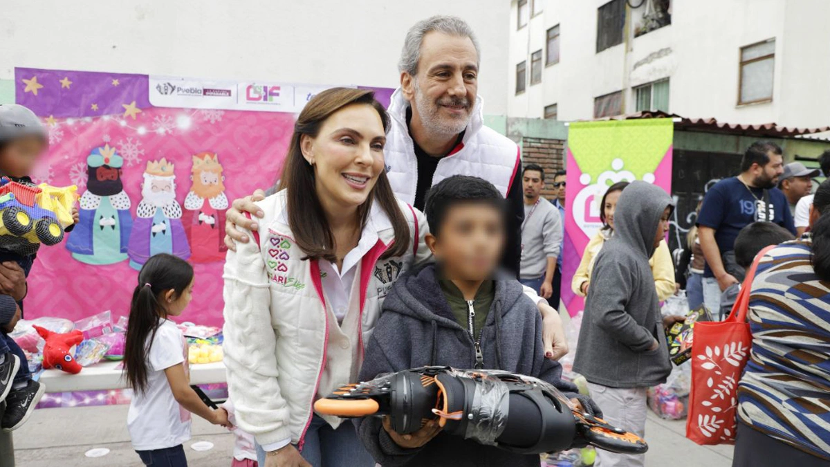 Boletín de prensa 056. ENTREGAN PEPE CHEDRAUI Y MARIELISE BUDIB JUGUETES A NIÑAS Y NIÑOS DE LA U.H. VILLA FRONTERA