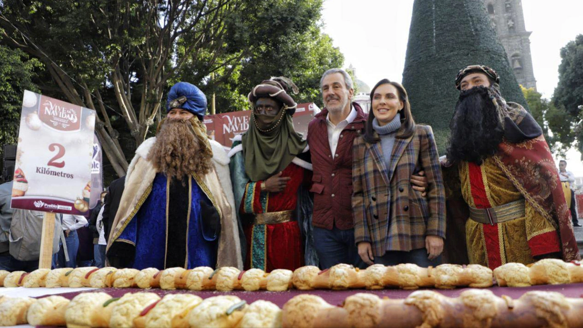 Boletín de prensa 057. PRESIDEN ALEJANDRO ARMENTA Y PEPE CHEDRAUI LA PARTIDA DE ROSCA MONUMENTAL EN EL ZÓCALO DE PUEBLA