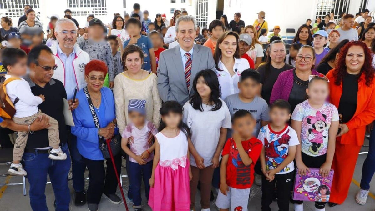 Boletín de prensa 132. PEPE CHEDRAUI Y MARIELISE BUDIB CONVIVEN Y REGALAN JUGUETES A NIÑAS Y NIÑOS DEL CENTRO COMUNITARIO DE SAN RAMÓN