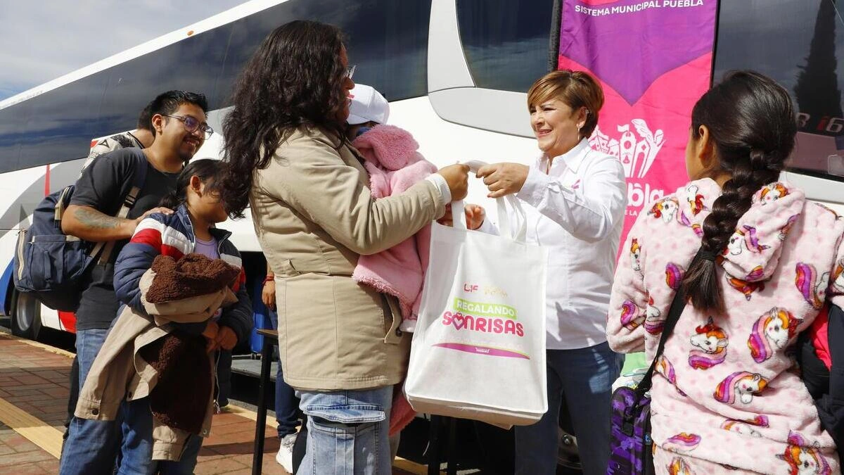 Pie de foto 016. SUMA SMDIF 8 NUEVAS FAMILIAS CON VIAJE A MUNDO IMÁYINA