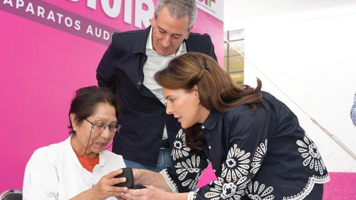 Boletín de prensa 189. ENTREGAN PEPE CHEDRAUI Y MARIELISE BUDIB APARATOS AUDITIVOS A PERSONAS CON DISCAPACIDAD