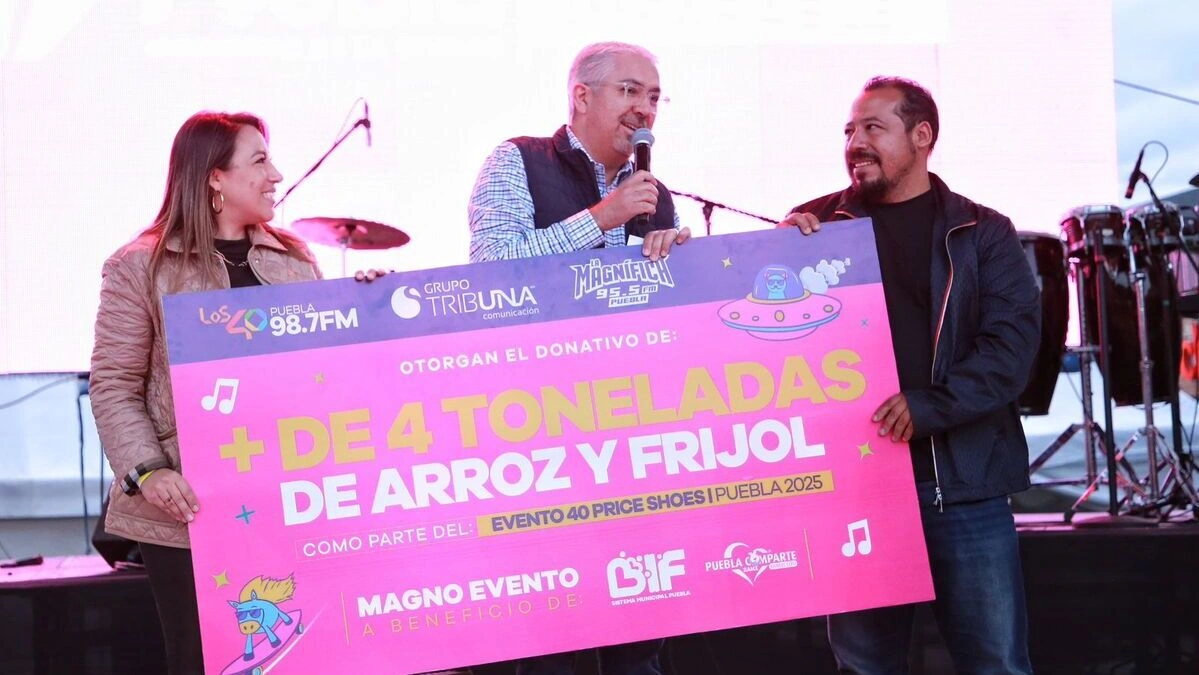 Pie de foto 024. DIF PUEBLA CAPITAL RECIBE DONATIVO POR 4 TONELADAS DE ARROZ Y FRIJOL DE GRUPO TRIBUNA COMUNICACIÓN