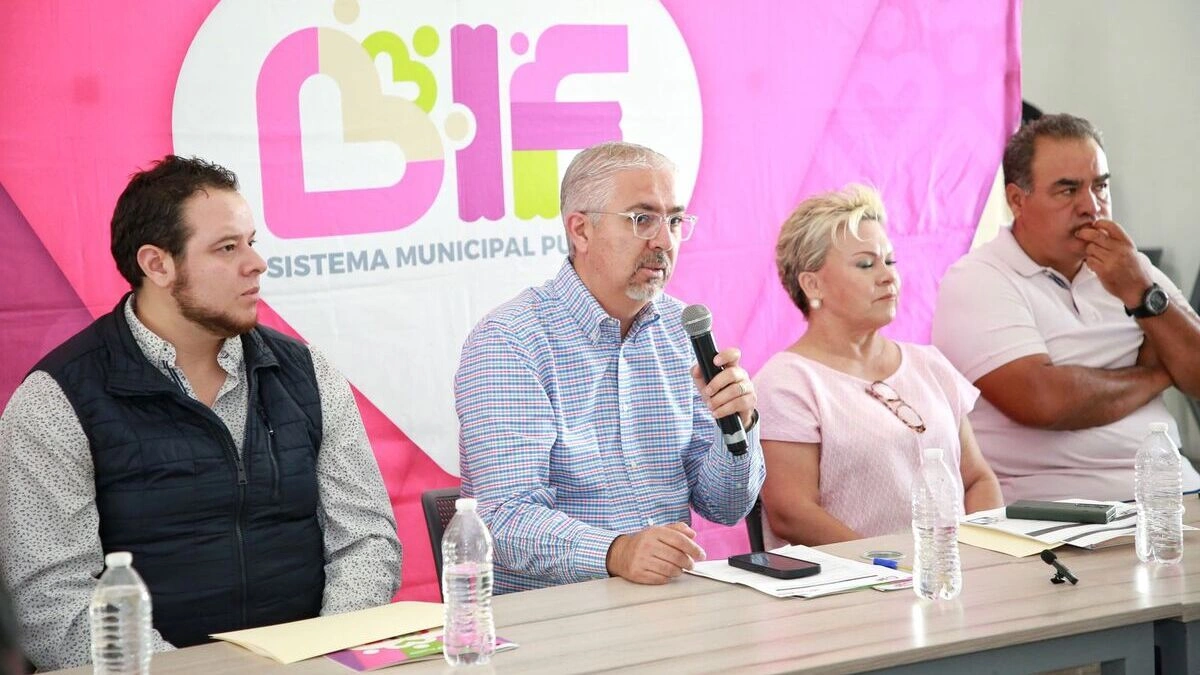 Pie de foto 026. SE REÚNEN SMDIF Y LA SGG CON PRESIDENTES AUXILIARES PARA FORTALECER LOS APOYOS ALIMENTARIOS EN EL MUNICIPIO