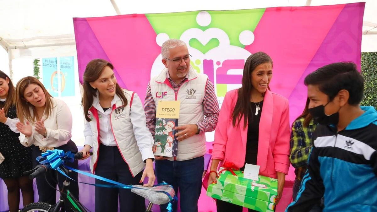 Boletín de prensa 239. ENCABEZA MARIELISE BUDIB ENTREGA DE JUGUETES A USUARIAS Y USUARIOS DEL CMERI