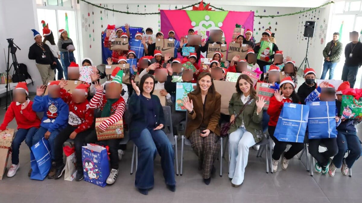 Boletín de prensa 240. PATRONATO DEL DIF PUEBLA CAPITAL REGALA SONRISAS A ESTUDIANTES DEL CENTRO DE DÍA