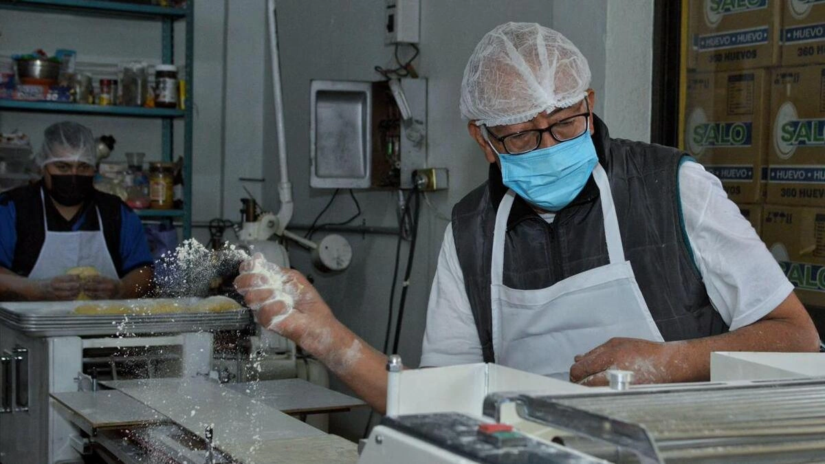 Boletín de prensa 243. ARRANCA DIF PUEBLA CAPITAL ELABORACIÓN DE LA ROSCA DE REYES MONUMENTAL