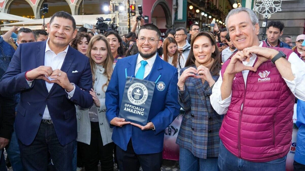 Boletín de prensa 246. ALCANZA PUEBLA CAPITAL RÉCORD GUINNESS DE LA ROSCA DE REYES MONUMENTAL MÁS GRANDE DEL MUNDO