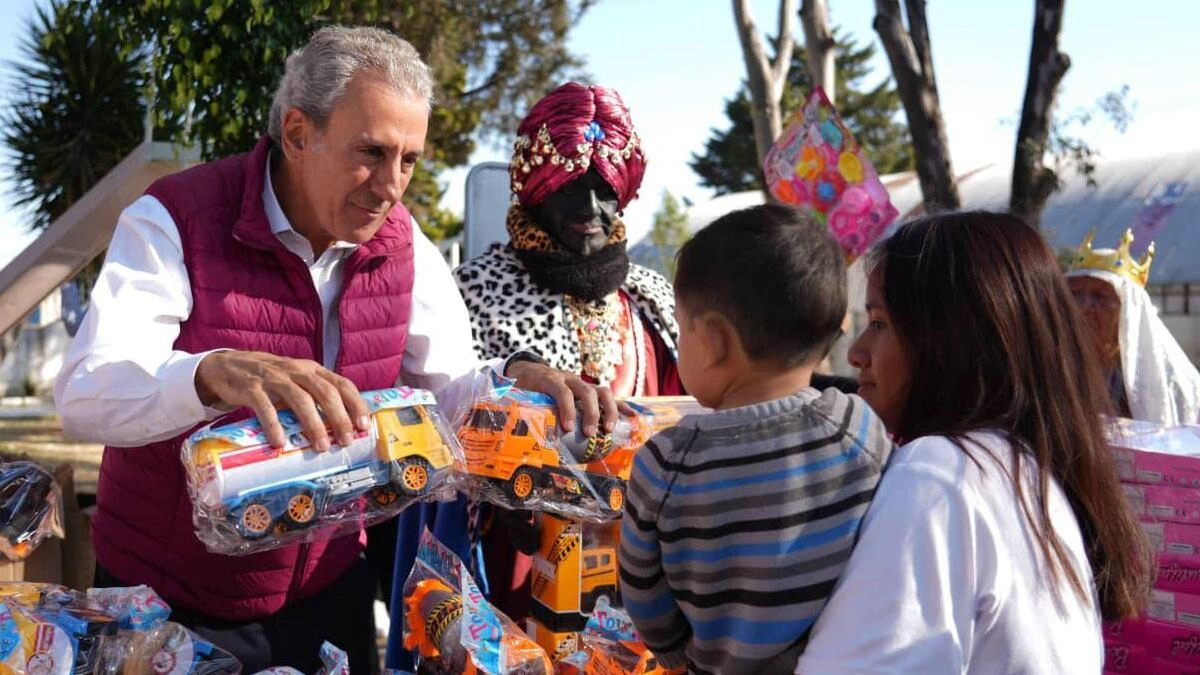 Boletín de prensa 249. LLEVA PEPE CHEDRAUI A LOS REYES MAGOS A ROMERO VARGAS Y COLONIA LA ROSA