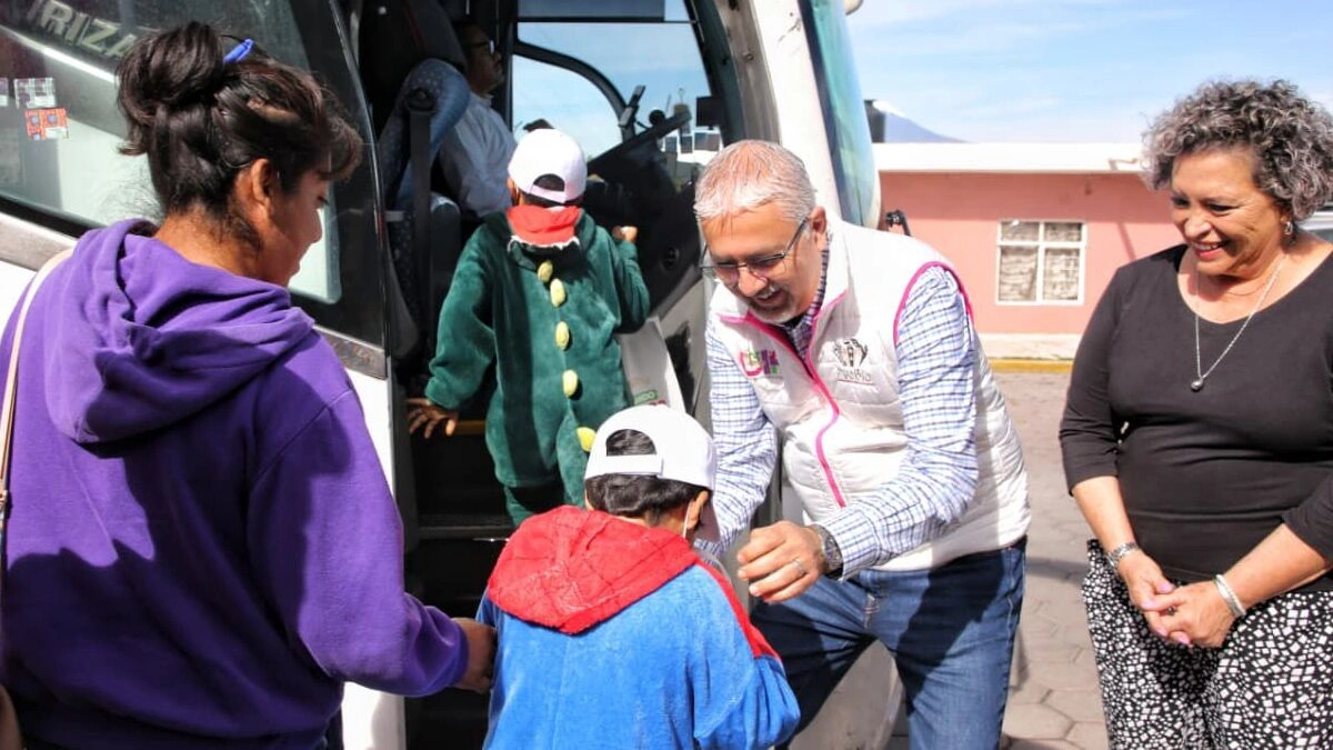 Pie de foto 032. A TRAVÉS DEL SMDIF, FAMILIAS DE “UNA NUEVA ESPERANZA” VISITARON EL PARQUE RECREATIVO IMÁYINA