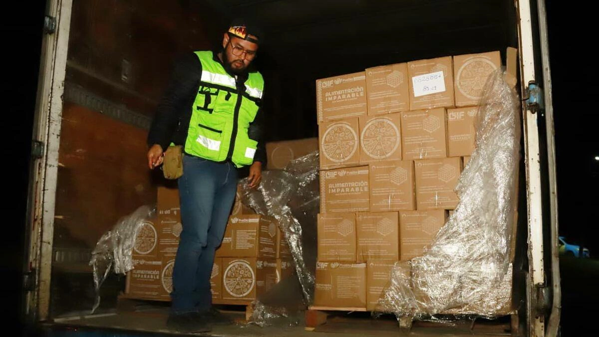 Pie de foto 034. ENTREGA GOBIERNO DE LA CIUDAD EL APOYO ALIMENTARIO A DAMNIFICADOS DE HUAUCHINANGO