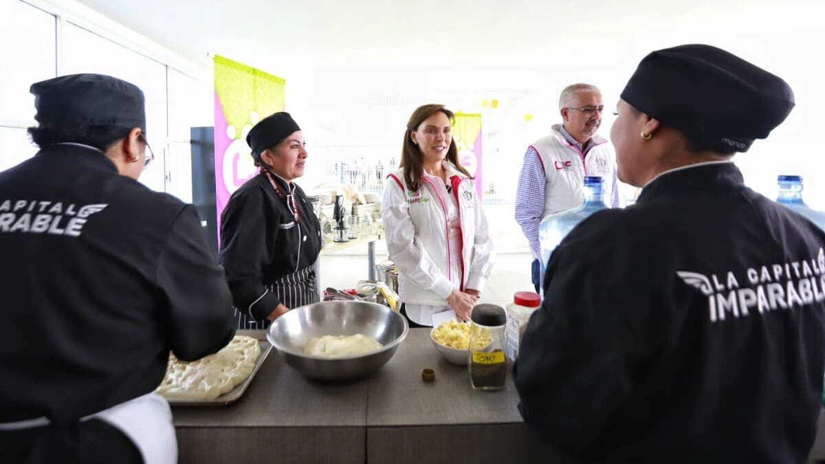Pie de foto 036. MARIELISE BUDIB ENTREGA EQUIPO DE COCINA PARA EL CENTRO DE DÍA DEL DIF PUEBLA CAPITAL