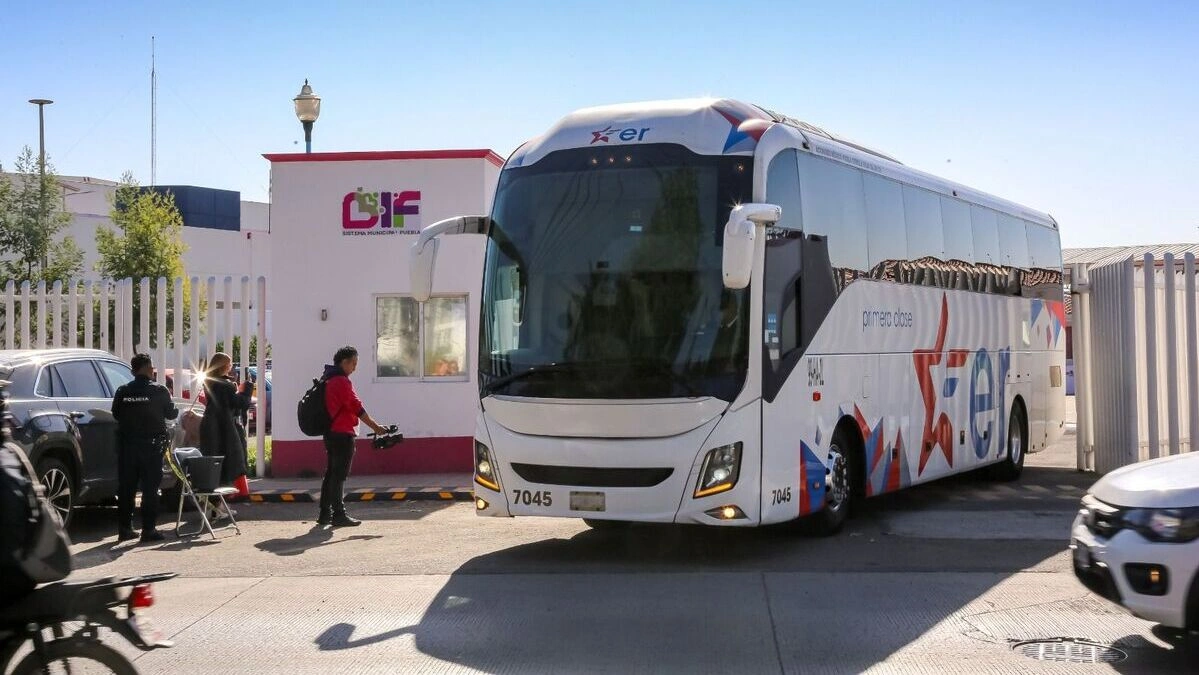 Pie de foto 040. REGALA DIF PUEBLA CAPITAL MAGIA Y SONRISAS CON VIAJES A MUNDO IMÁYINA