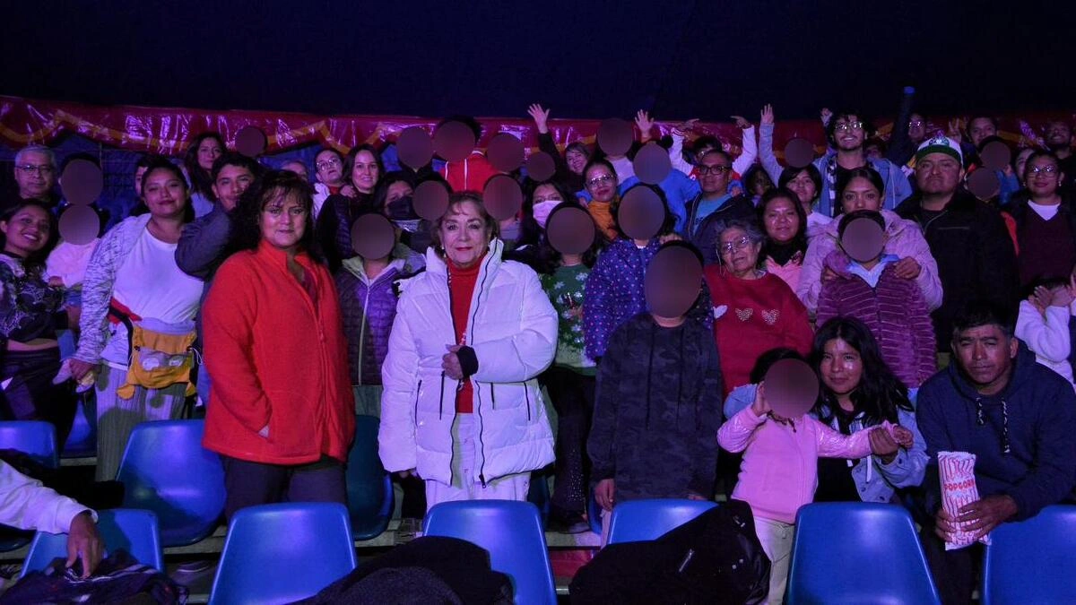 Pie de foto 052. MARIELISE BUDIB REGALA MOMENTOS INOLVIDABLES A NIÑAS Y NIÑOS DEL CMERI CON VISITA AL CIRCO CHINO DE PEKÍN