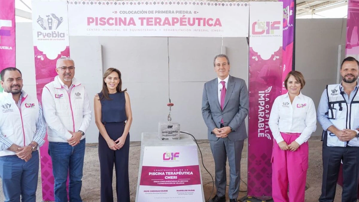 Boletín de prensa 311. PEPE CHEDRAUI Y MARIELISE BUDIB COLOCAN PRIMERA PIEDRA DE LA PISCINA TERAPÉUTICA DEL CMERI