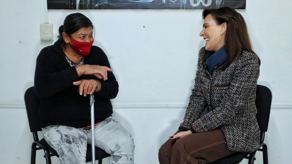 Pie de foto 056. AYUDA DIF PUEBLA CAPITAL A PERSONA EN SITUACIÓN DE CALLE CON CURACIONES E INSULINIZACIÓN