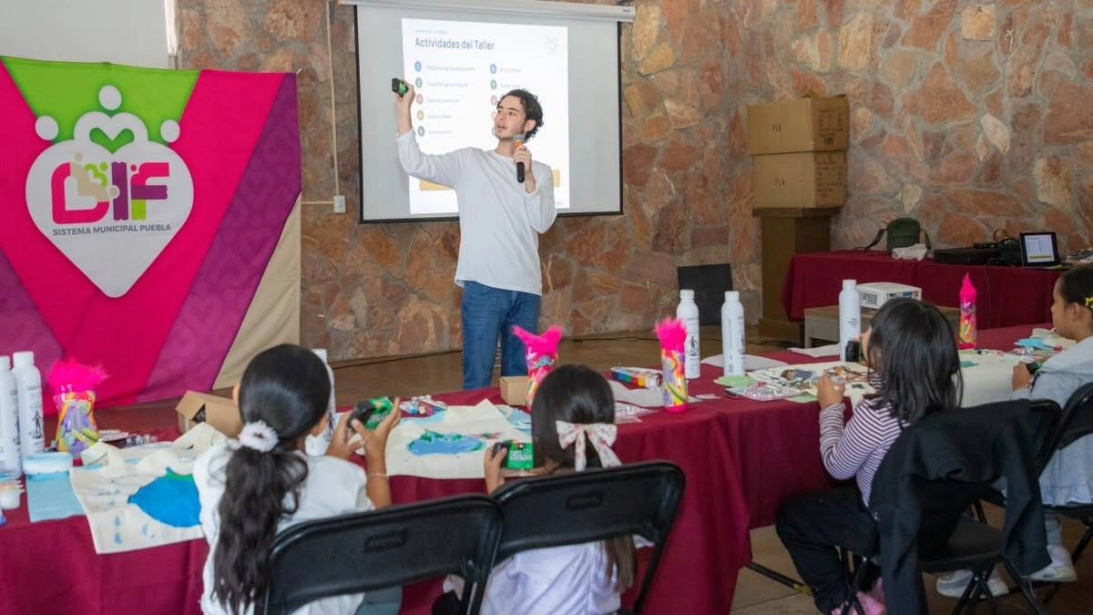 Pie de foto 075. FOMENTA DIF PUEBLA CAPITAL EL ARTE DE LA FOTOGRAFÍA EN NIÑAS Y NIÑOS CON EL TALLER “UNA CÁMARA PUEDE CAMBIAR UNA VIDA”
