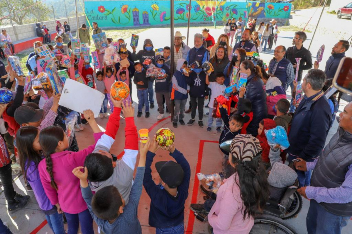 SMDIF LLEVÓ LA ILUSIÓN DE REYES MAGOS A INSPECTORÍAS DE FRANCISCO TOTIMEHUACÁN; LA CANTERA, EL AGUACATE Y XACXAMAYO