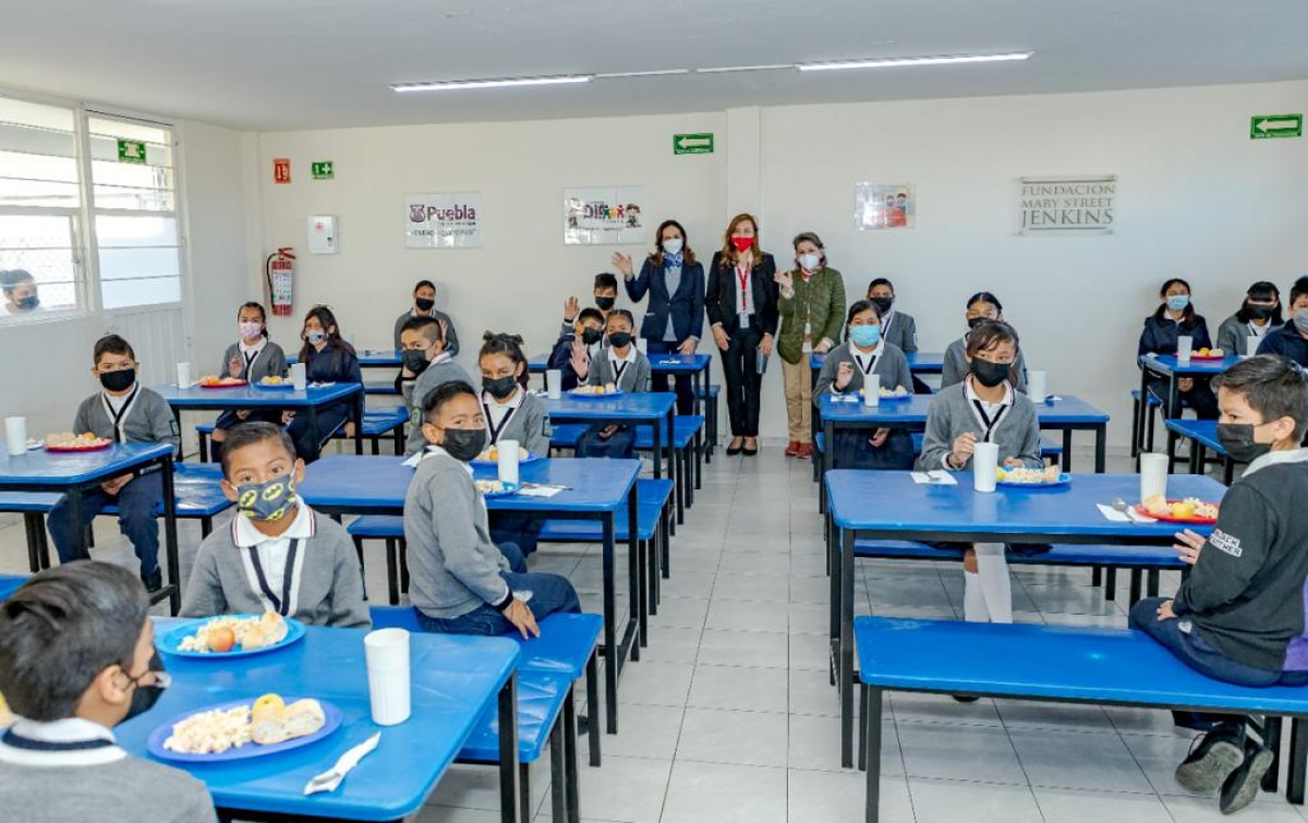 SMDIF PUEBLA REACTIVA 5 DESAYUNADORES EN ESCUELAS POBLANAS CON EL APOYO DE GRUPO OXXO