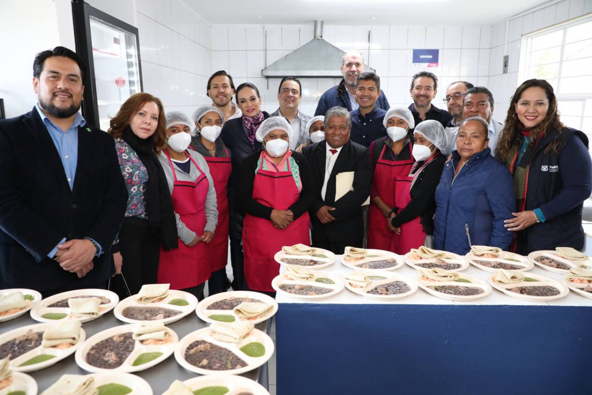 INICIA SMDIF DIGNIFICACIÓN DE DESAYUNADORES EN LA CAPITAL POBLANA