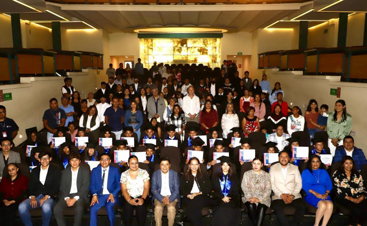 SE GRADUÓ LA TERCERA GENERACIÓN DE ESTUDIANTES DE CENTRO DE DÍA DEL SMDIF PUEBLA- 29 AGOSTO 2024