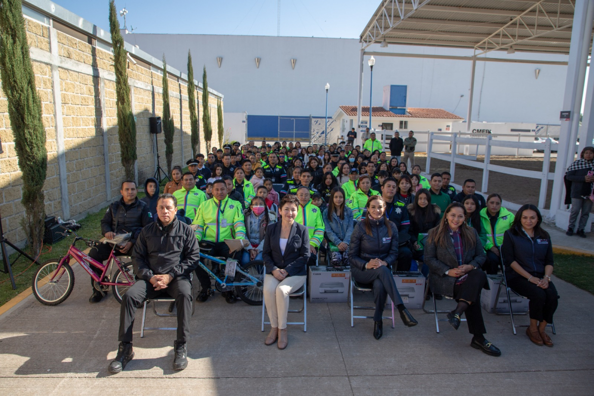 SMDIF PUEBLA DONA INCENTIVOS PARA HIJAS E HIJOS DE POLICÍAS MUNICIPALES DE PUEBLA