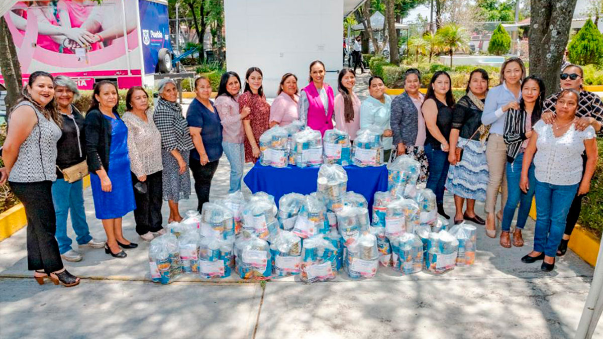 Con Motivo del Día de la Madre, El Sistema Municipal DIF Entrega Donativo a las Presidentas del Subsistema de las Juntas Auxiliares.